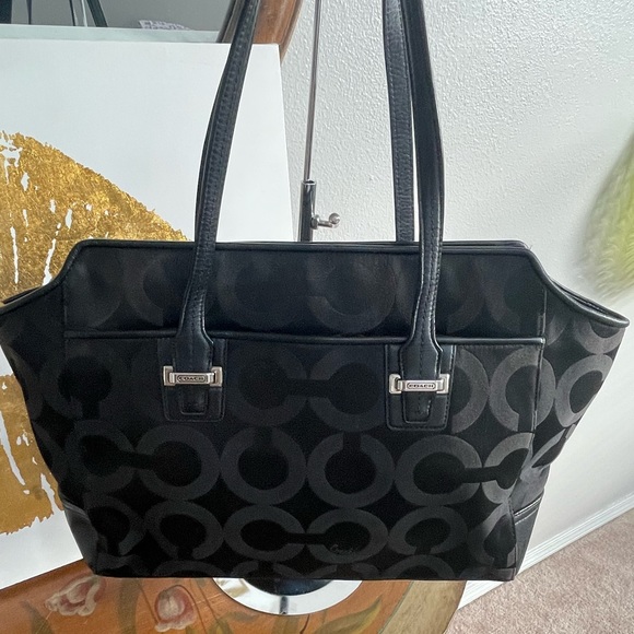 Coach Signature C Black Shoulder Bag - Picture 15 of 17